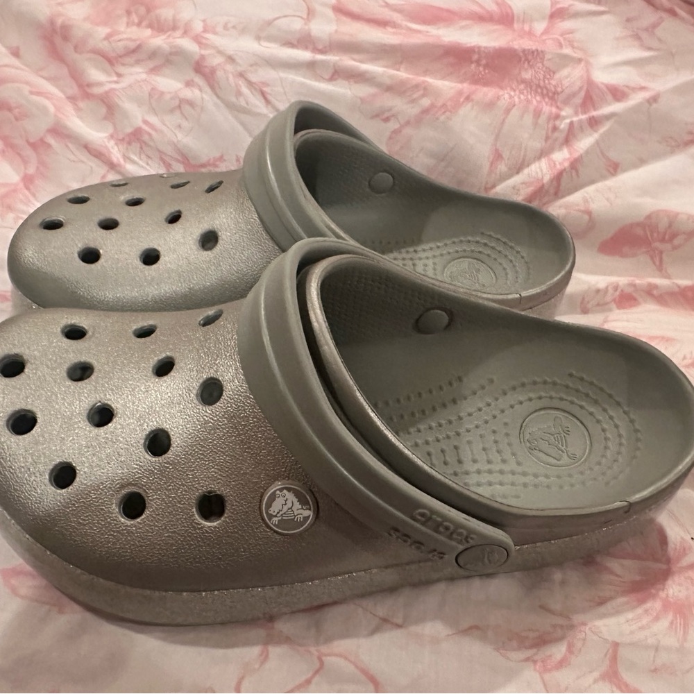 CROCS Metallic/Sparkle Gray Clogs